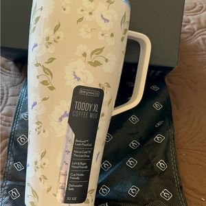 Brumate Toddy XL in spring bloom